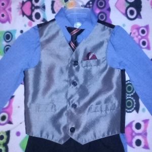 Boys 4pc tuxedo.